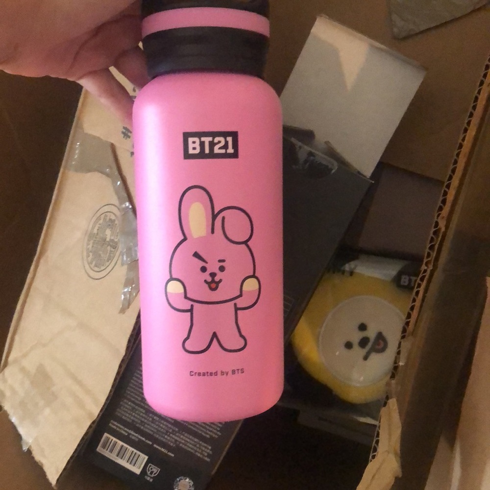 new never used bt21 cookie water bottle
